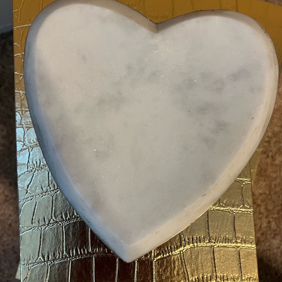 The Royal Standard White Marbled Heart-Shaped Jewelry Holder - Picture 3 of 5